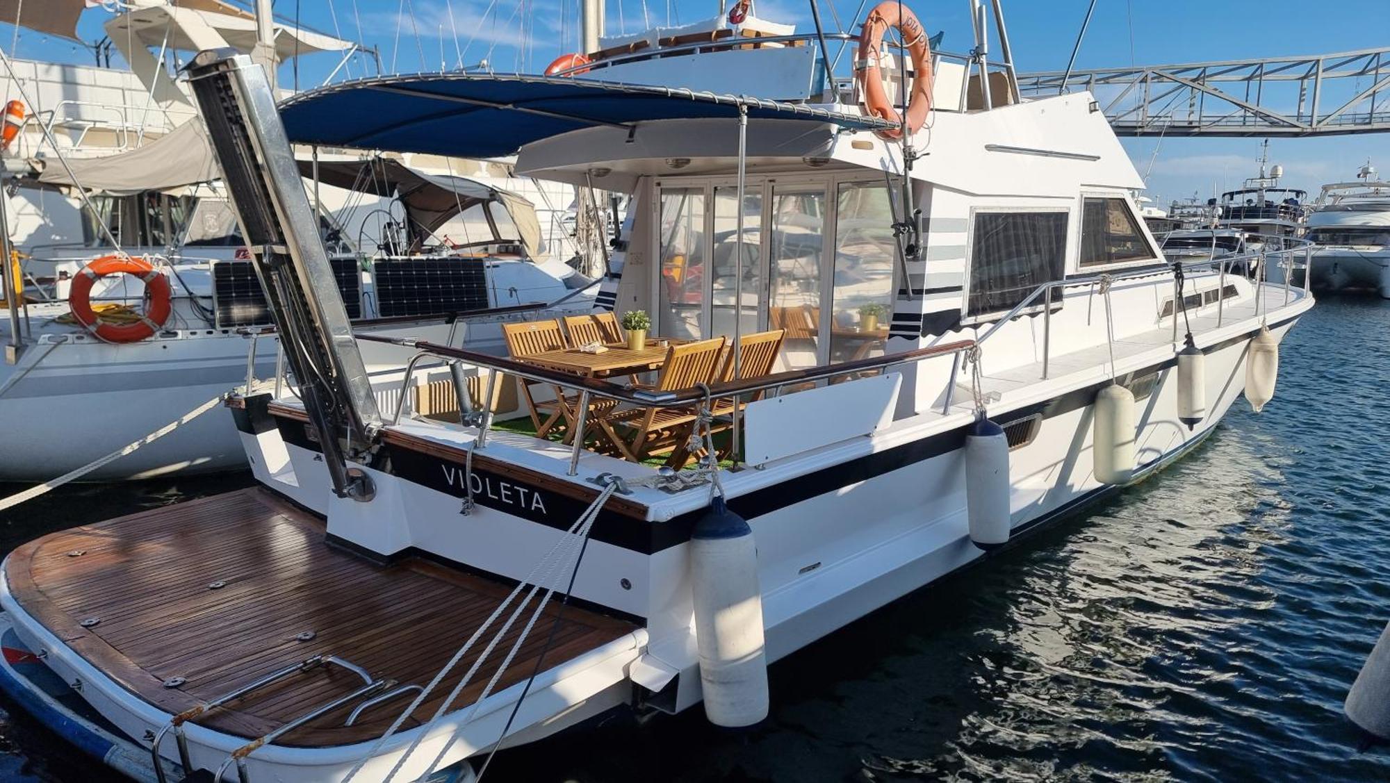 Beautiful And Comfy Boat In With Boat Tour Option Botel Barcellona