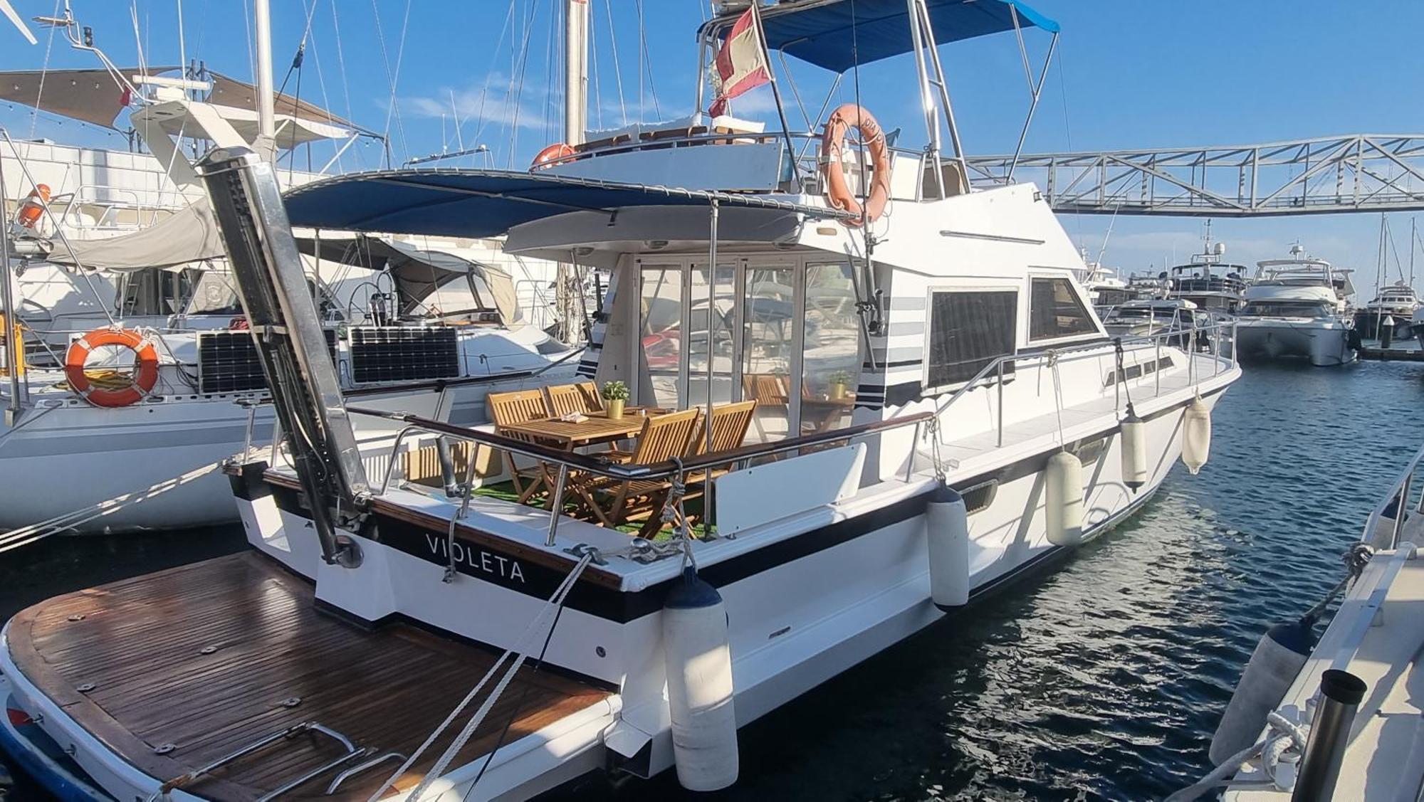 Botel Beautiful And Comfy Boat In With Boat Tour Option
