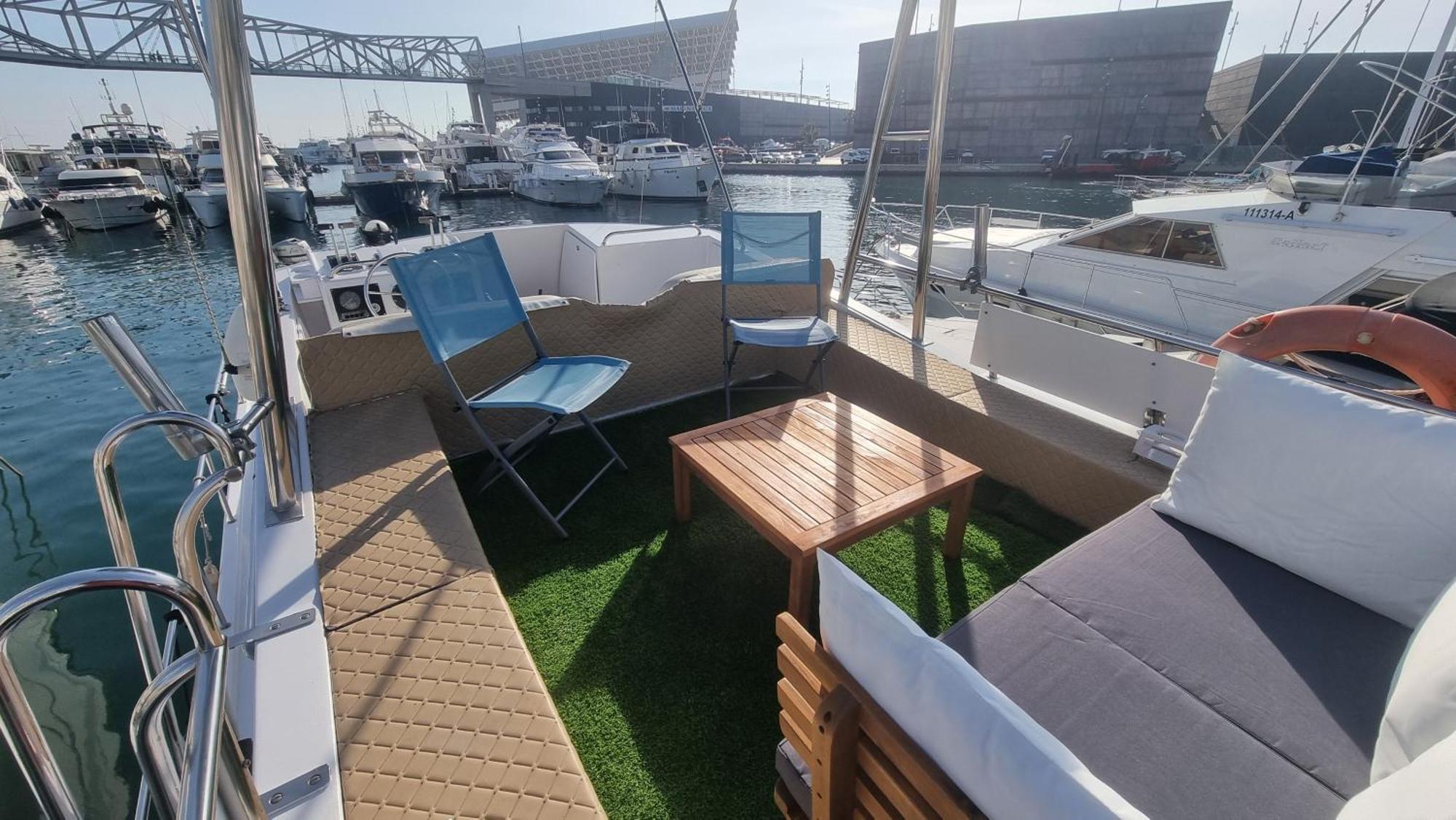 Beautiful And Comfy Boat In With Boat Tour Option * Barcellona