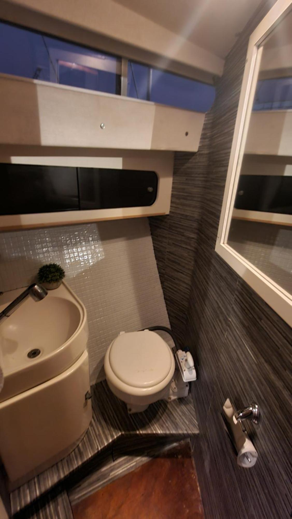 Beautiful And Comfy Boat In With Boat Tour Option Botel