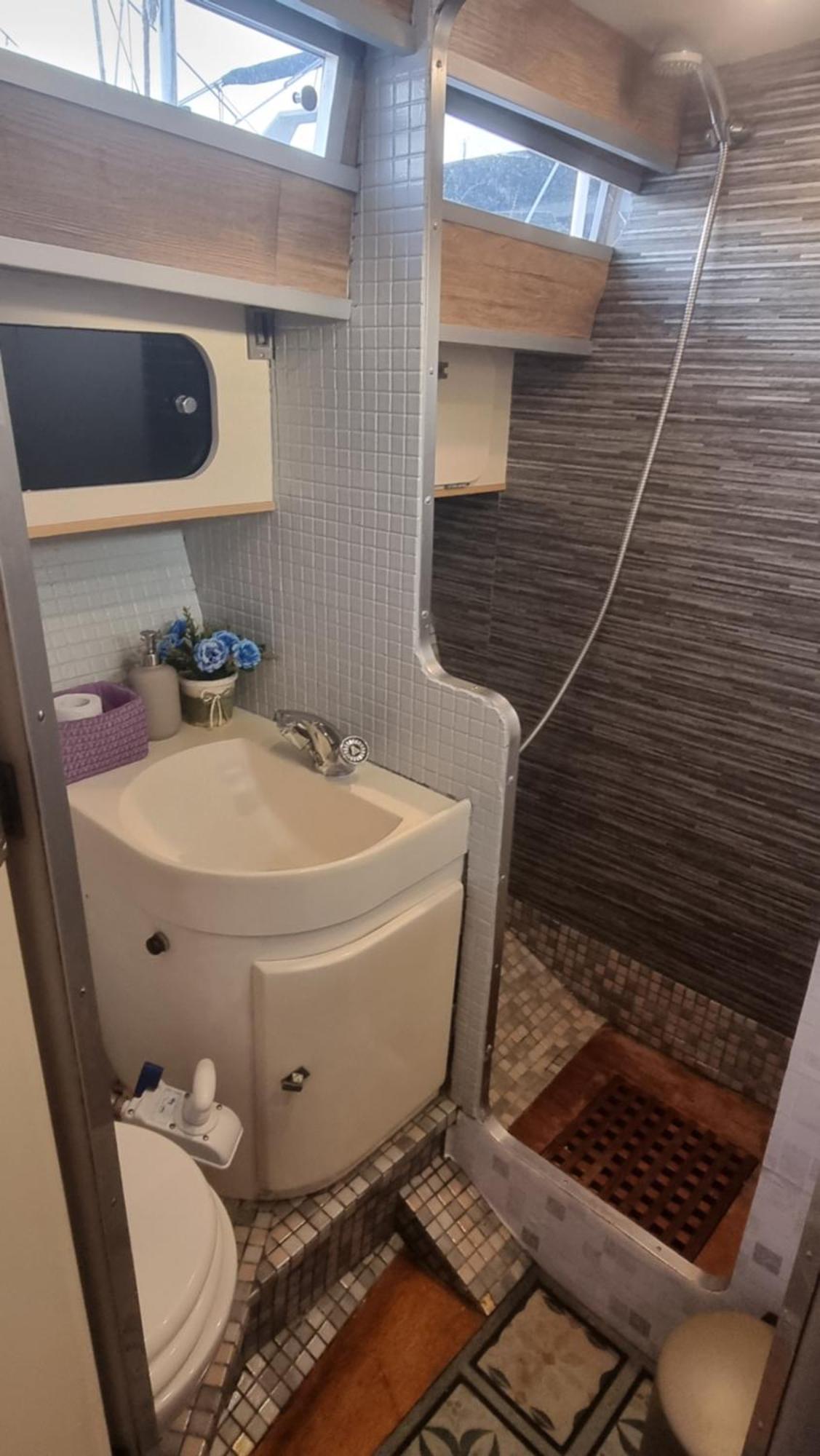 Beautiful And Comfy Boat In With Boat Tour Option Botel Barcellona