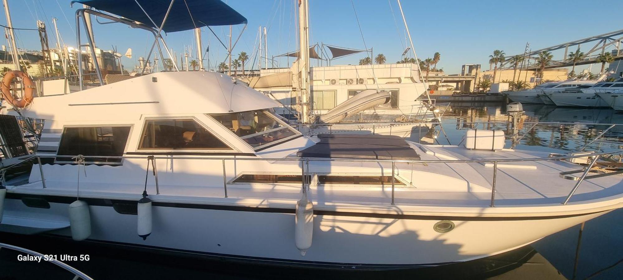 Beautiful And Comfy Boat In With Boat Tour Option Botel