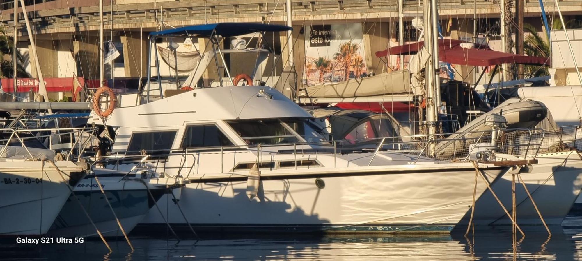 Beautiful And Comfy Boat In With Boat Tour Option Botel