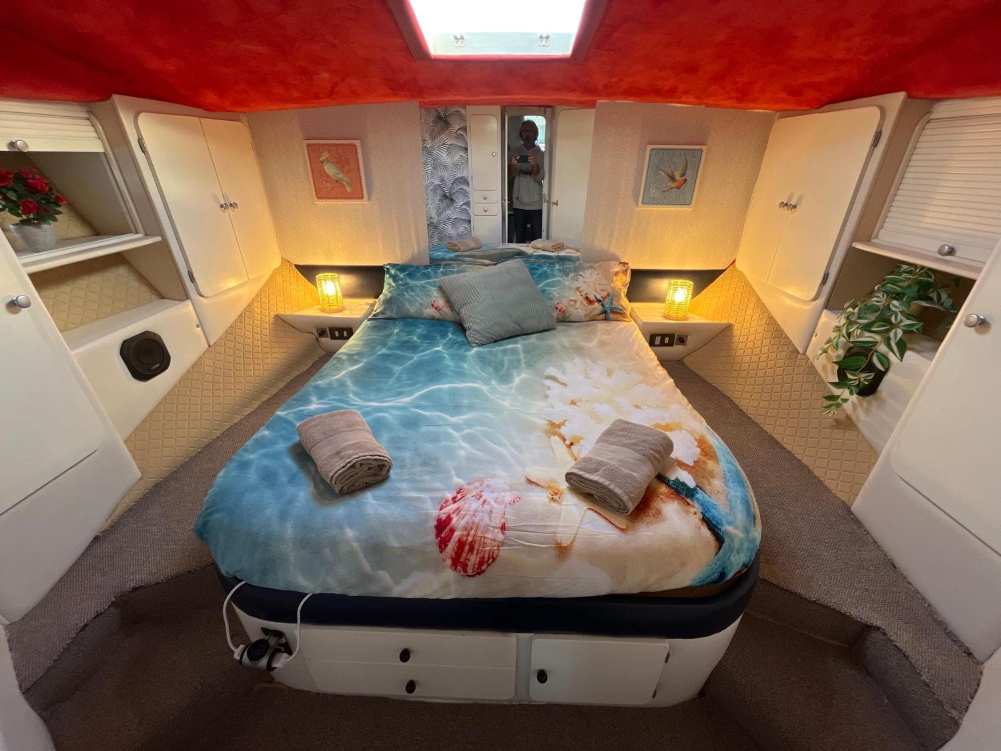 Beautiful And Comfy Boat In With Boat Tour Option * Barcellona