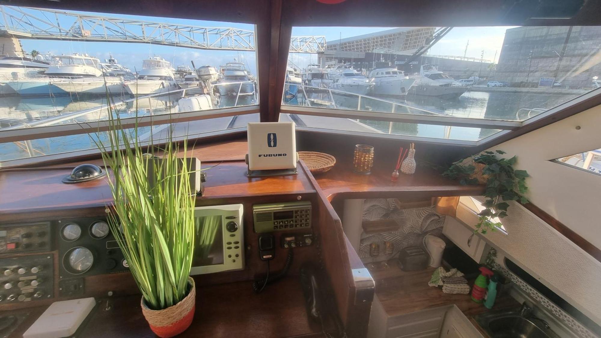 Botel Beautiful And Comfy Boat In With Boat Tour Option Barcellona