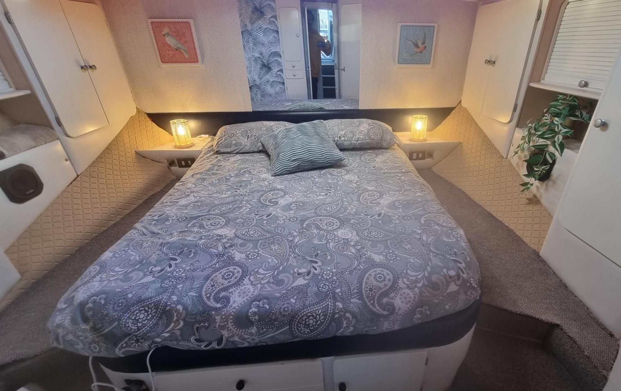 Beautiful And Comfy Boat In With Boat Tour Option Botel